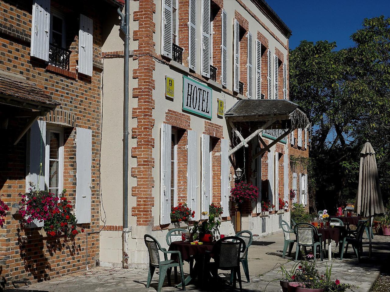 Hotel Restaurant La Sauldraie Salbris Exterior foto